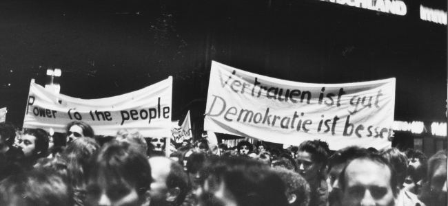 Photo: Montagsdemonstration, 23. Oktober 1989, Karl-Marx-Platz, Leizig, ca. 300 000 Teilnehmer (c) Martin Naumann
